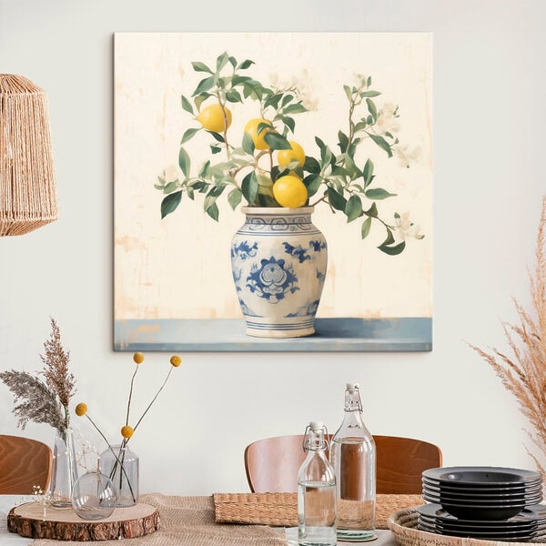 Vase with lemons in it